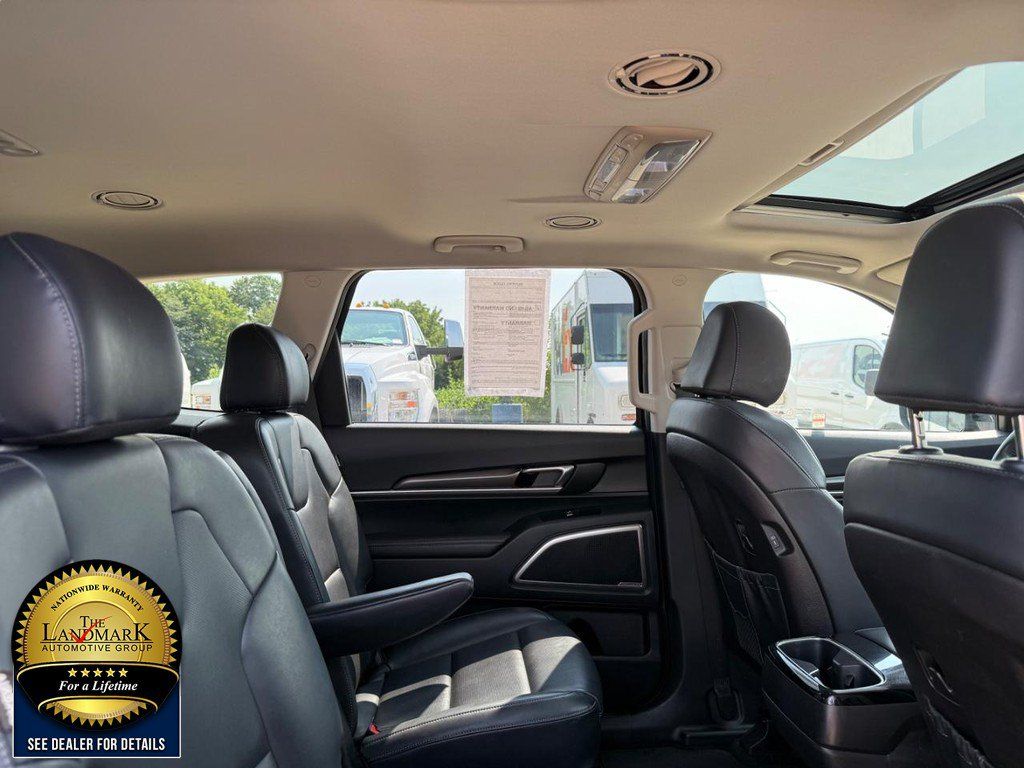 Used 2025 Kia Telluride S AWD/4WD image 14