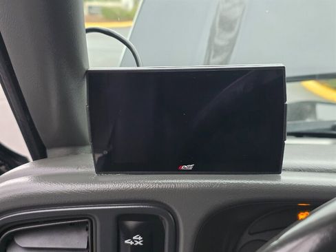 Used 2004 Chevrolet Silverado 2500 LT w/ Heavy-Duty Power Package image 50