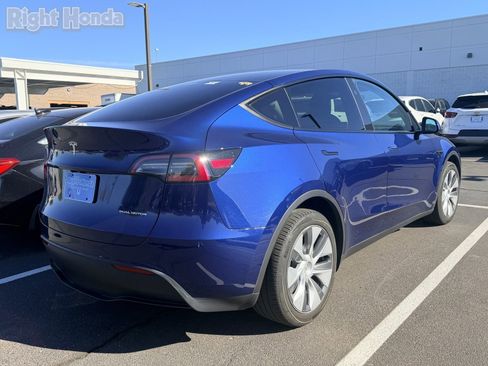 Used 2024 Tesla Model Y Long Range AWD/4WD image 4