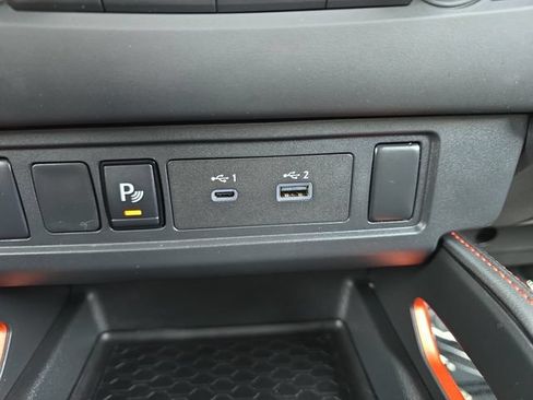 Used 2025 Nissan Frontier PRO-4X AWD/4WD image 6