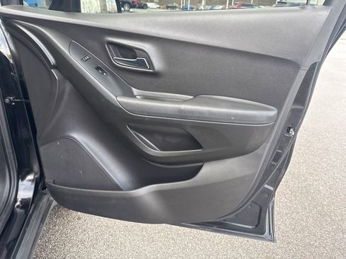 Used 2018 Chevrolet Trax LS image 22