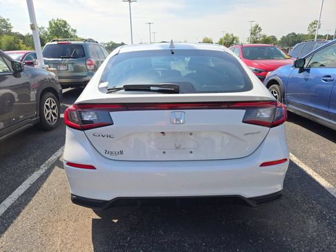 Used 2023 Honda Civic Sport image 4