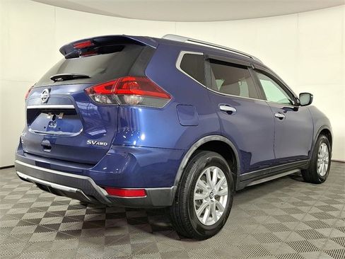 Used 2018 Nissan Rogue SV image 9