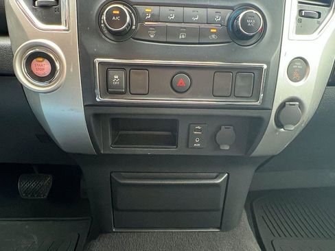 Used 2017 Nissan Titan SV image 18