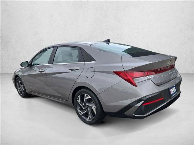 Used 2025 Hyundai Elantra Limited FWD image 7