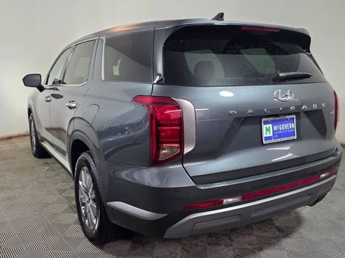 Used 2023 Hyundai Palisade SE image 3