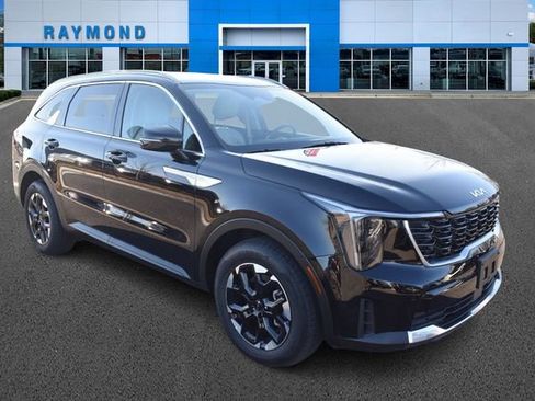 Used 2025 Kia Sorento S image 1
