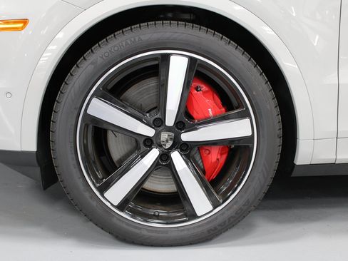 New 2025 Porsche Cayenne Turbo image 11