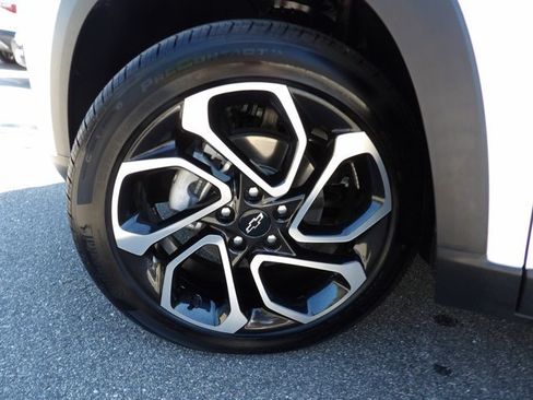 Used 2024 Chevrolet Trax RS w/ Driver Confidence Package FWD image 27