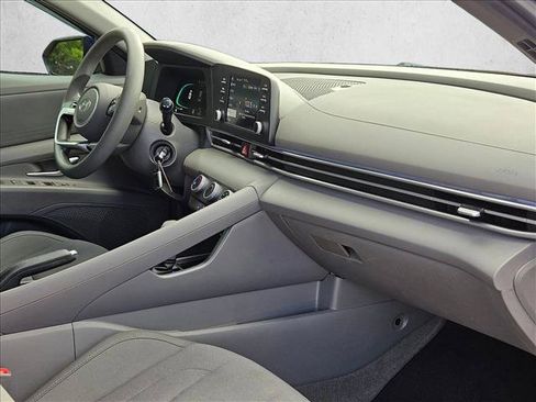 Used 2024 Hyundai Elantra SE FWD image 20