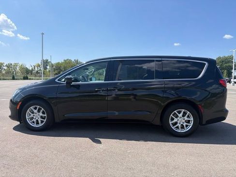 Used 2022 Chrysler Voyager LX FWD image 14