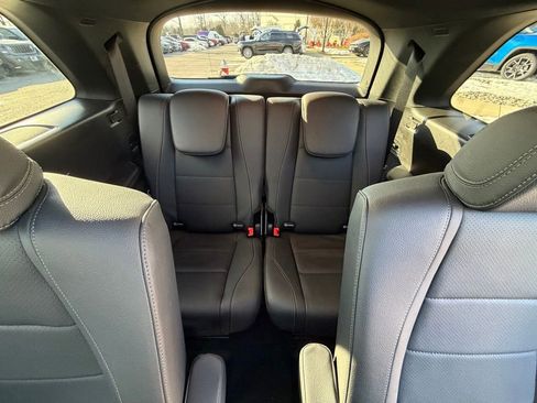 Used 2025 Mercedes-Benz GLS 450 4MATIC image 17