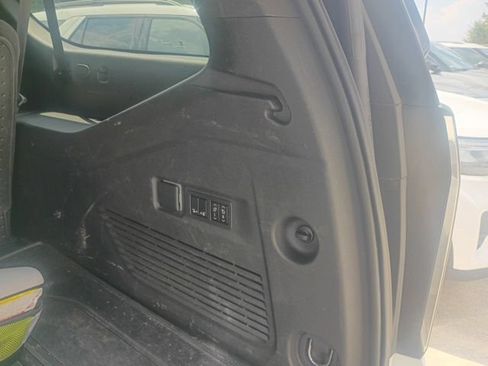 Used 2023 Chevrolet Suburban Premier AWD/4WD image 23