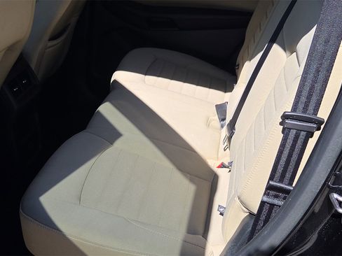 Used 2018 Ford Edge SE image 29