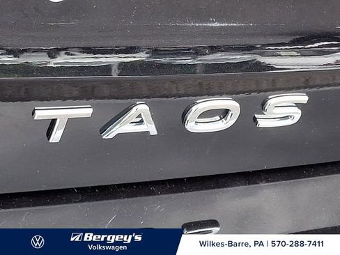 Used 2025 Volkswagen Taos SE AWD/4WD image 32