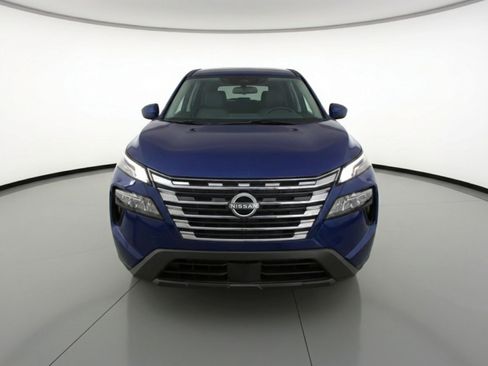 Used 2025 Nissan Rogue SV FWD image 2