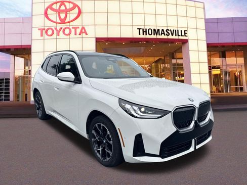 Used 2025 BMW X3 xDrive30i AWD/4WD image 3