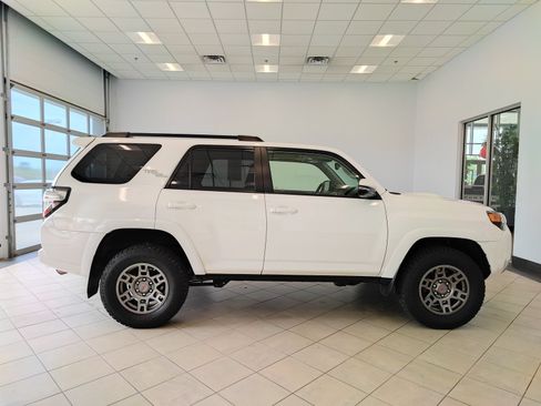 Used 2019 Toyota 4Runner TRD Off-Road Premium AWD/4WD image 2