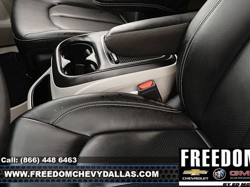 Used 2023 Chrysler Pacifica Touring-L FWD image 30