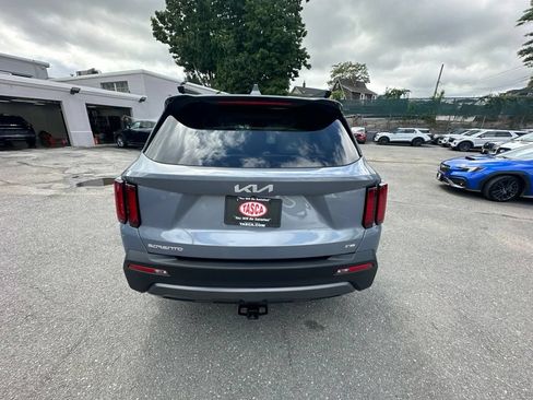 Used 2023 Kia Sorento S w/ Panoramic Sunroof Package AWD/4WD image 5