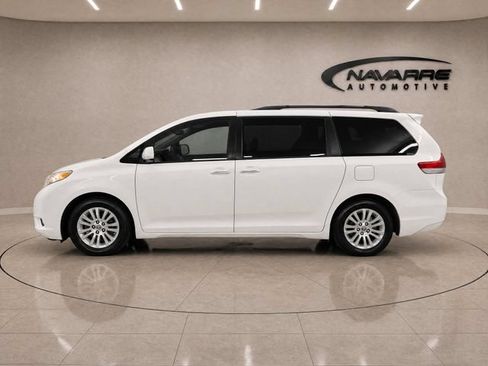 Used 2012 Toyota Sienna XLE w/ Entertainment Pkg FWD image 4