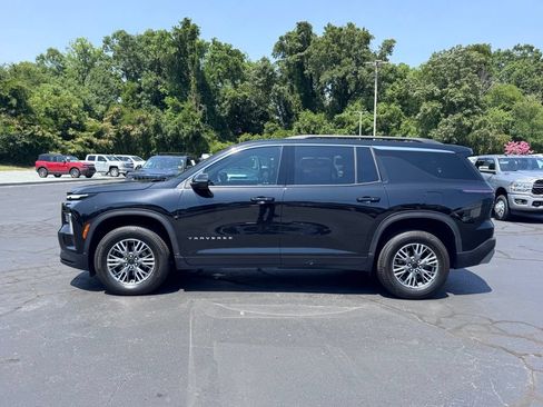 Used 2024 Chevrolet Traverse LT FWD image 3