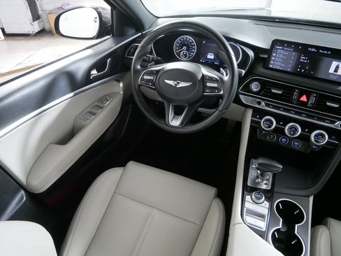 Used 2023 Genesis G70 2.0T image 9