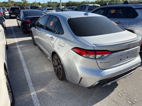 Used 2022 Toyota Corolla SE FWD image 2