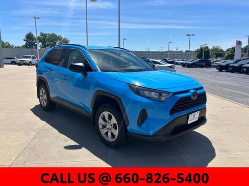 Used 2021 Toyota RAV4 LE AWD/4WD image 4