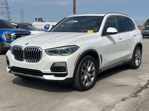 Used 2019 BMW X5 xDrive50i w/ Executive Package AWD/4WD image 3