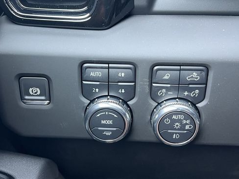 New 2025 GMC Sierra 1500 AT4 w/ Technology Package image 11