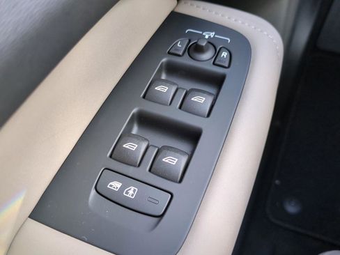 New 2026 Volvo XC60 B5 Plus w/ Climate Package image 21