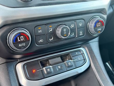 Used 2021 GMC Acadia SLE w/ Driver Convenience Package AWD/4WD image 16
