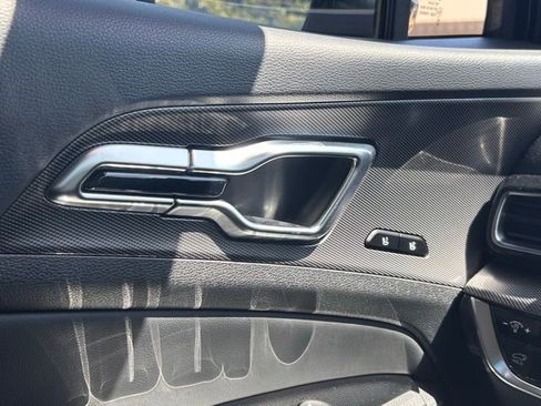Used 2025 Kia Sportage SX image 19
