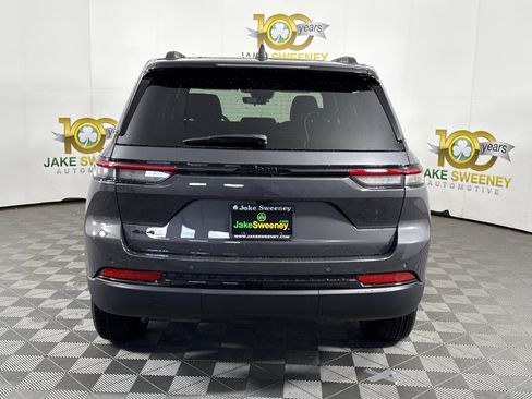 New 2025 Jeep Grand Cherokee Altitude image 7