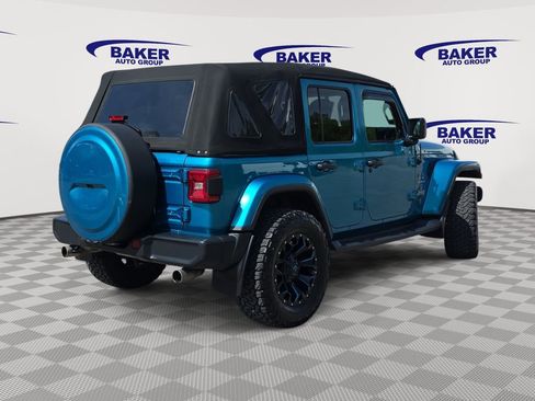 Used 2019 Jeep Wrangler Unlimited Sahara w/ Dual Top Group AWD/4WD image 3