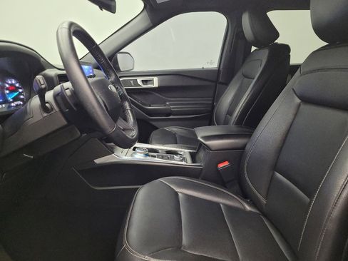 Used 2020 Ford Explorer XLT w/ Equipment Group 202A image 17