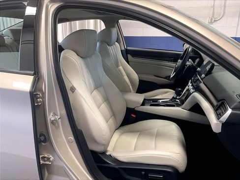Used 2018 Honda Accord Touring image 11