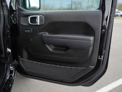 Used 2023 Jeep Gladiator Sport image 20