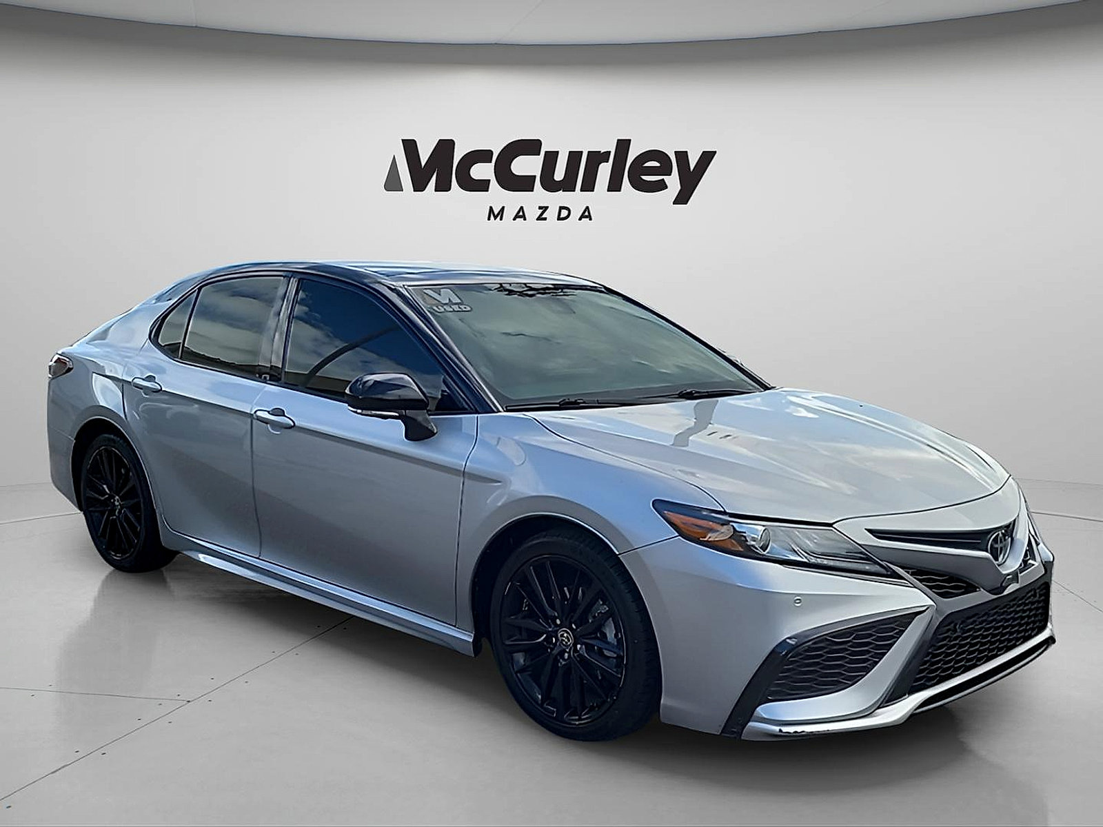 Used 2022 Toyota Camry XSE w/ Navigation Package FWD image 1