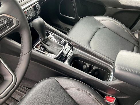 Used 2024 Jeep Compass Latitude AWD/4WD image 18