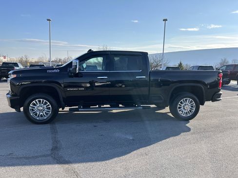 Used 2022 Chevrolet Silverado 2500 High Country w/ Z71 Off-Road Package image 4