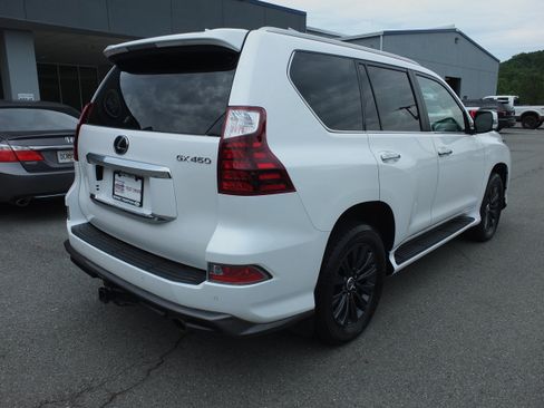Used 2020 Lexus GX 460 Luxury w/ Luxury Sport Package AWD/4WD image 3