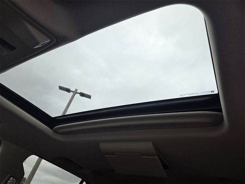 Used 2018 GMC Yukon Denali w/ Denali Ultimate Package image 12