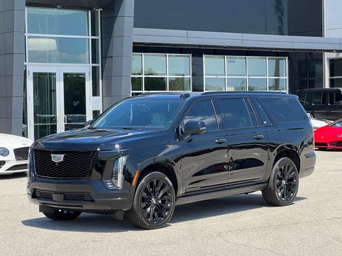 Used 2025 Cadillac Escalade ESV Sport Platinum w/ LPO, ONYX Package AWD/4WD image 1