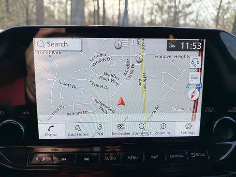 Used 2025 Nissan Pathfinder SL image 22