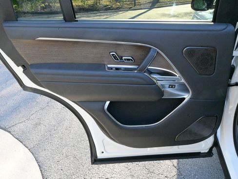 Used 2025 Land Rover Range Rover Long Wheelbase Autobiography image 38