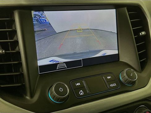 Used 2023 GMC Acadia SLE FWD image 27