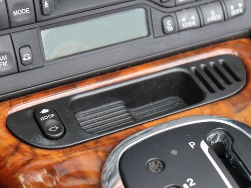 Used 2004 Jaguar XK8 Convertible image 23