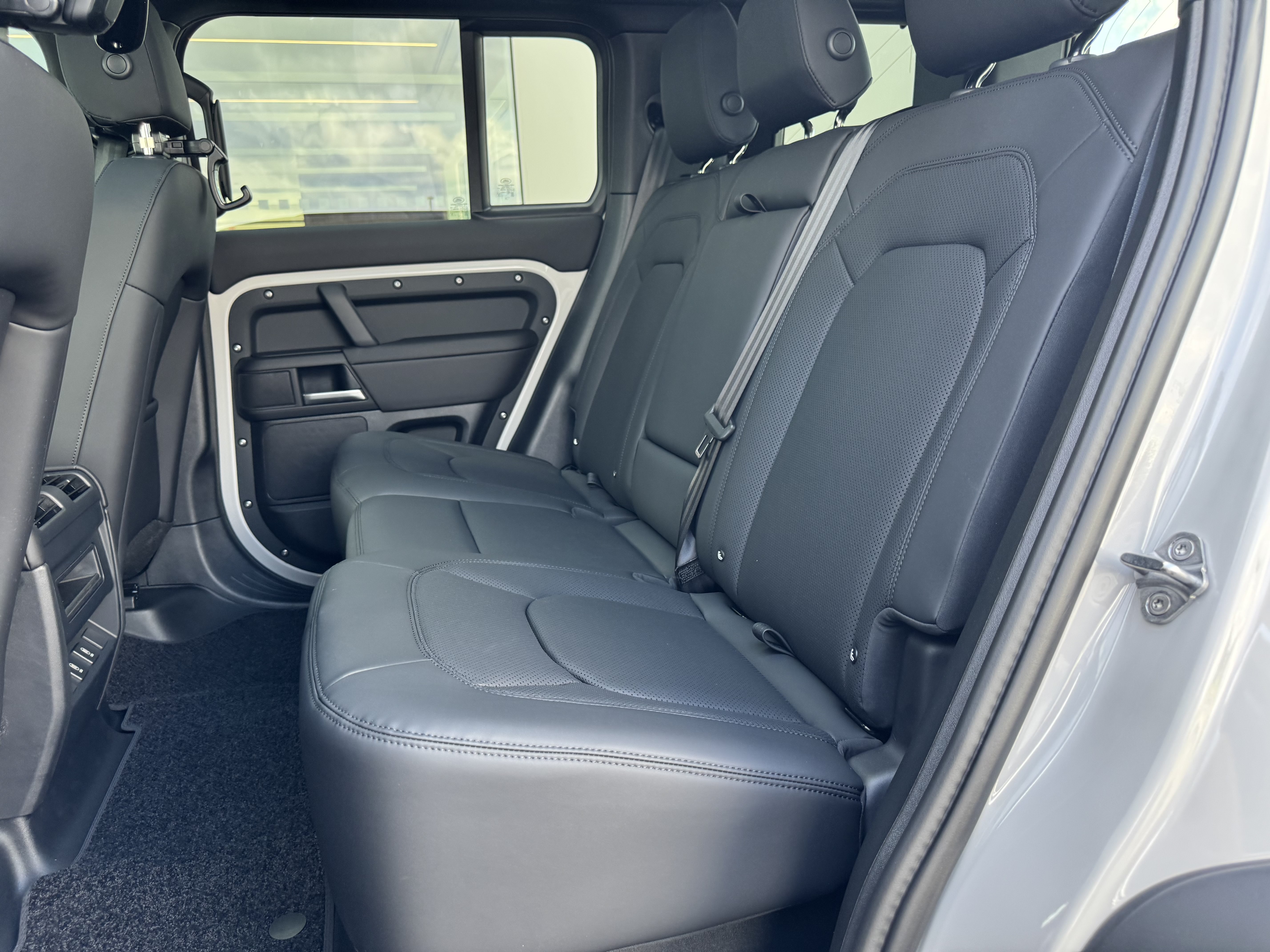 New 2026 Land Rover Defender 110 S AWD/4WD image 27
